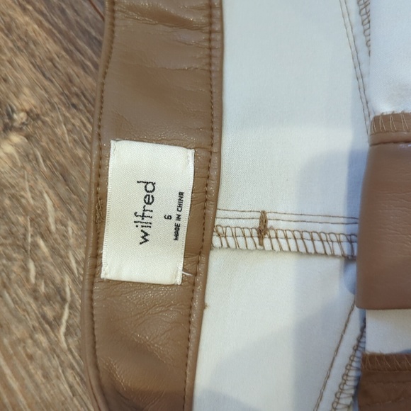 Aritzia Wilfred faux leather shorts sz 6 - Picture 2 of 4